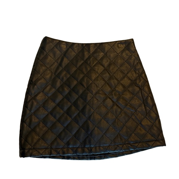 BB Dakota by Steve Madden ‘We Quilt This City Faux Leather Mini Skirt’ - Picture 5 of 9
